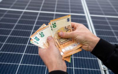 Kaj se zgodi z viškom elektrike sončne elektrarne?