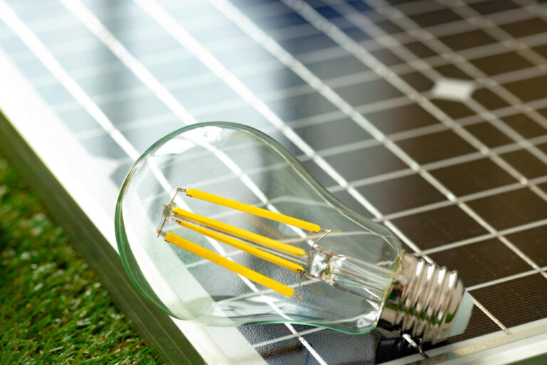od česa je odvisna moč soncne elektrarne